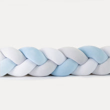 Carica l'immagine nel visualizzatore di Gallery, Ochraniacz do łóżeczka warkocz Biały-Szary-Baby Blue velvet