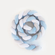 Carica l'immagine nel visualizzatore di Gallery, Ochraniacz do łóżeczka warkocz Biały-Szary-Baby Blue velvet