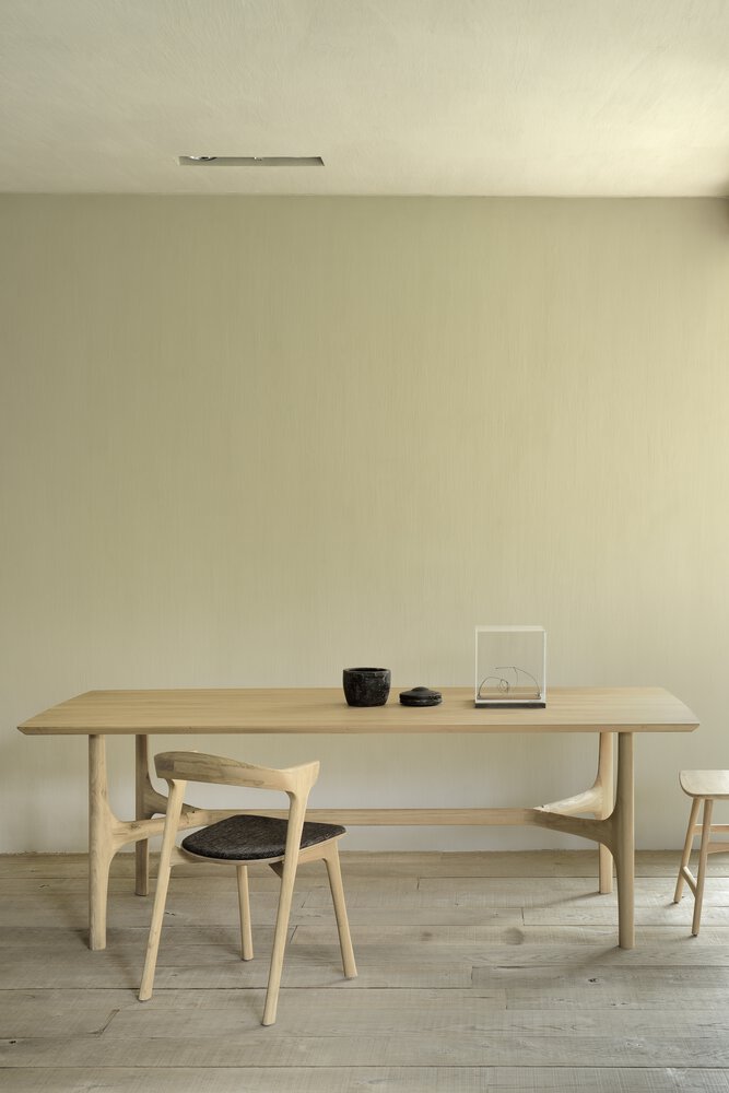 Nexus dining table