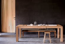 Laden Sie das Bild in den Galerie-Viewer, Slice extendable dining table