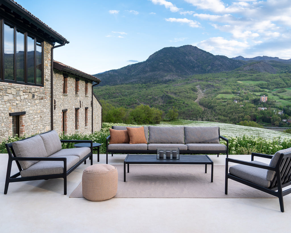 Jack outdoor coffee table black