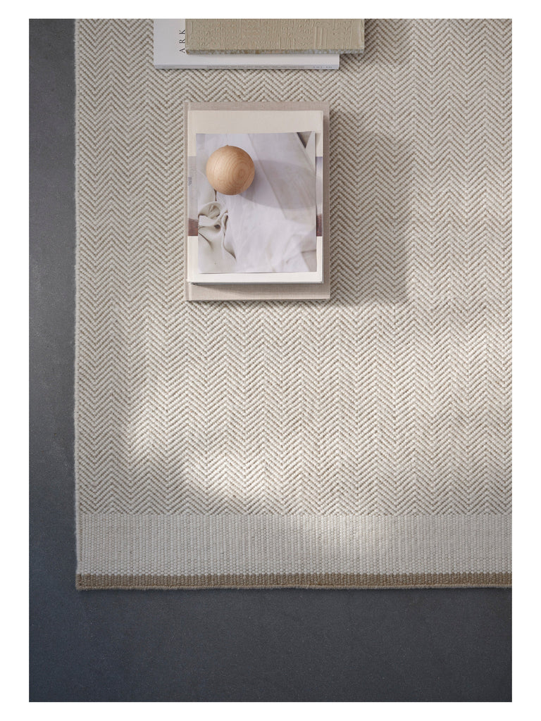 Stratum Echo White hand-woven rug – close-up of the texture | Linie Design at Bois Blanc Home, Limassol, Cyprus