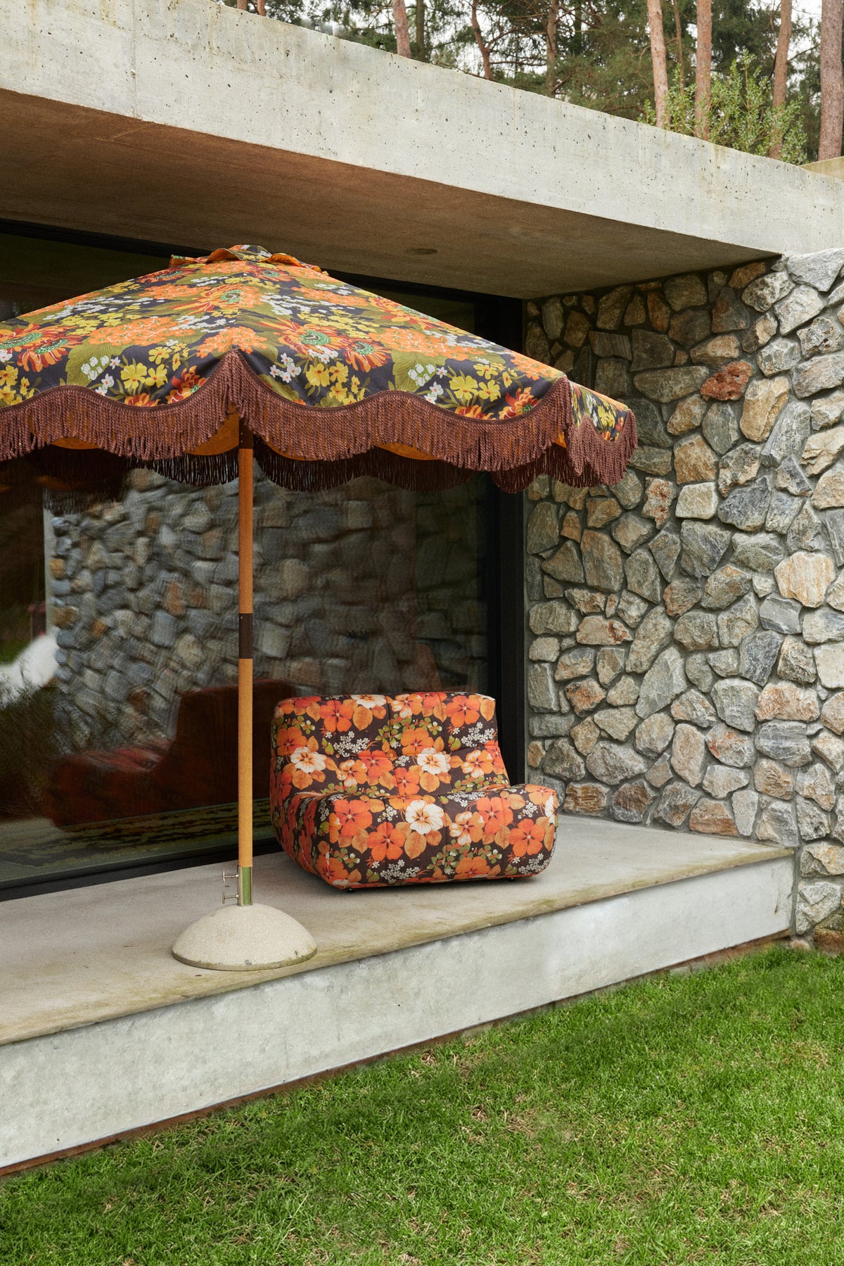 Lazy lounge chair outdoor bungalow
