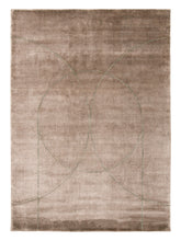 Carica l'immagine nel visualizzatore di Gallery, Circulus Powder loom-knotted rug – product photo | Linie Design at Bois Blanc Home, Limassol, Cyprus