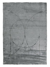 Carica l'immagine nel visualizzatore di Gallery, Circulus Grey loom-knotted rug – product photo | Linie Design at Bois Blanc Home, Limassol, Cyprus