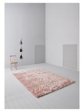 Carica l'immagine nel visualizzatore di Gallery, Berino Rose shag-pile rug – styled in a living room | Linie Design at Bois Blanc Home, Limassol, Cyprus