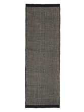 Laden Sie das Bild in den Galerie-Viewer, Asko Black hand-woven rug – detail 2 | Linie Design at Bois Blanc Home, Limassol, Cyprus