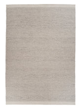 Laden Sie das Bild in den Galerie-Viewer, Frode Marble hand-woven rug – detail 3 | Linie Design at Bois Blanc Home, Limassol, Cyprus