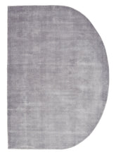Carica l'immagine nel visualizzatore di Gallery, Duetto Silver handloom rug – product photo | Linie Design at Bois Blanc Home, Limassol, Cyprus