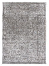 Carica l'immagine nel visualizzatore di Gallery, Kaito Silver loom-knotted rug – product photo | Linie Design at Bois Blanc Home, Limassol, Cyprus