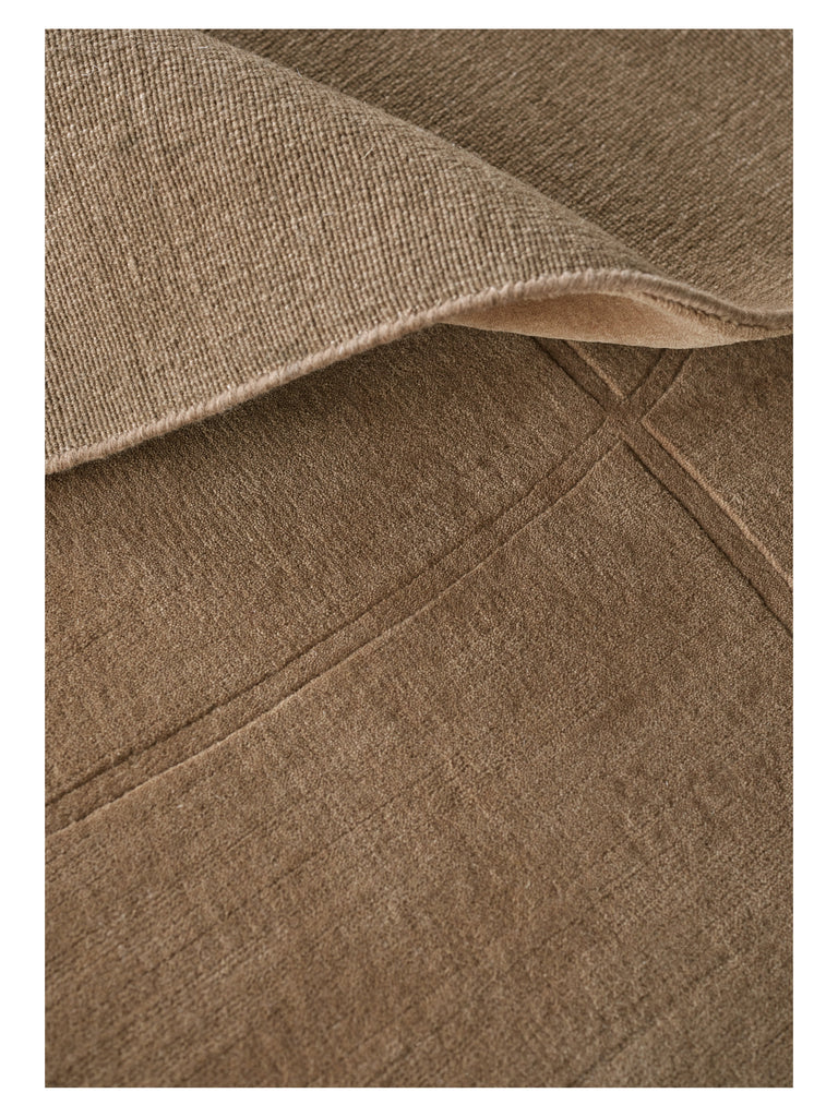 Cursive Expanse Amber loom-knotted rug – detail 4 | Linie Design at Bois Blanc Home, Limassol, Cyprus