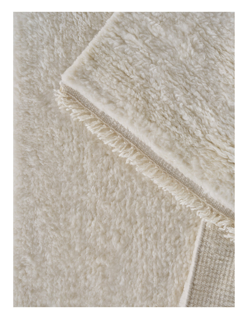 Soft Savannah White hand-knotted rug – close-up of the texture | Linie Design at Bois Blanc Home, Limassol, Cyprus