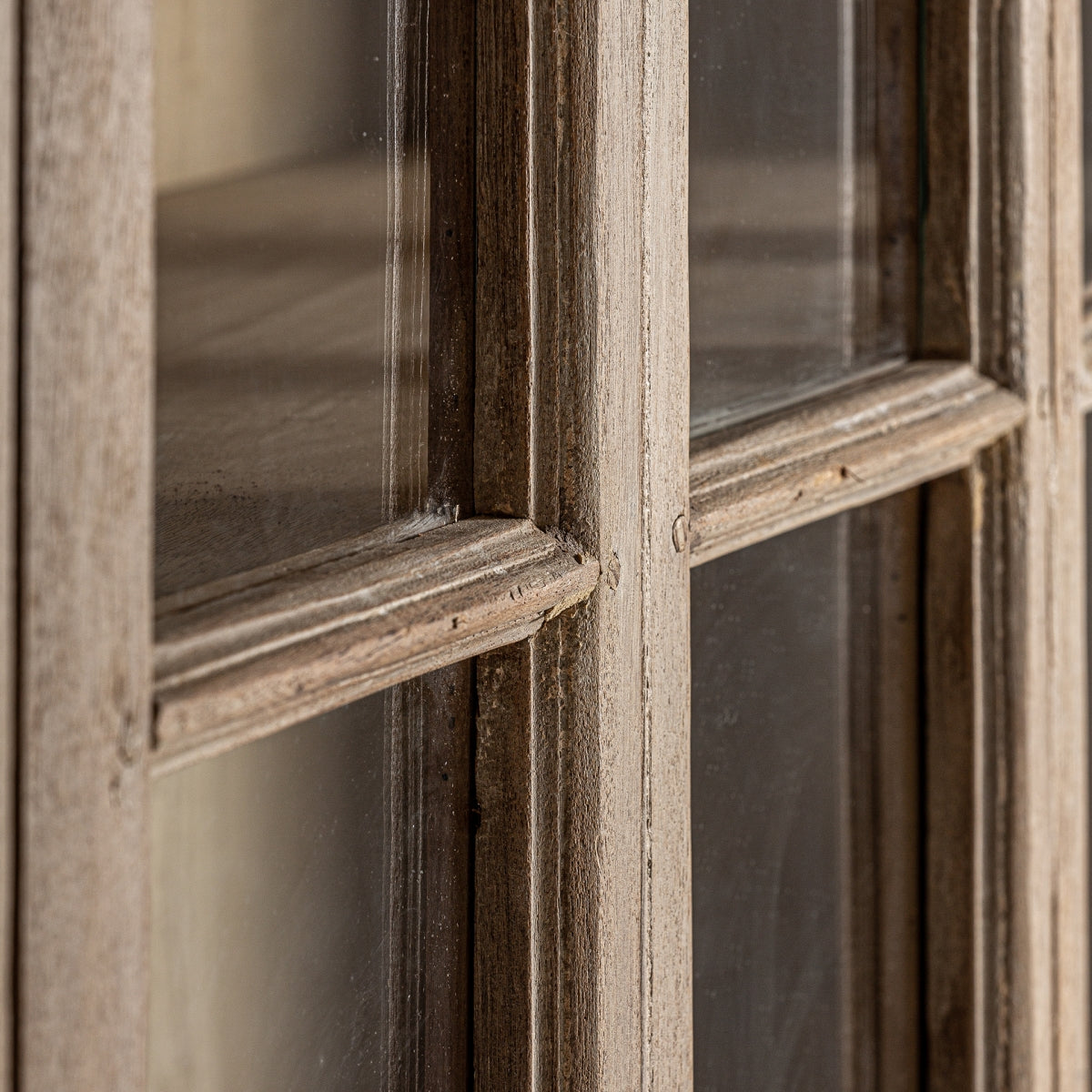 GLASS CABINET