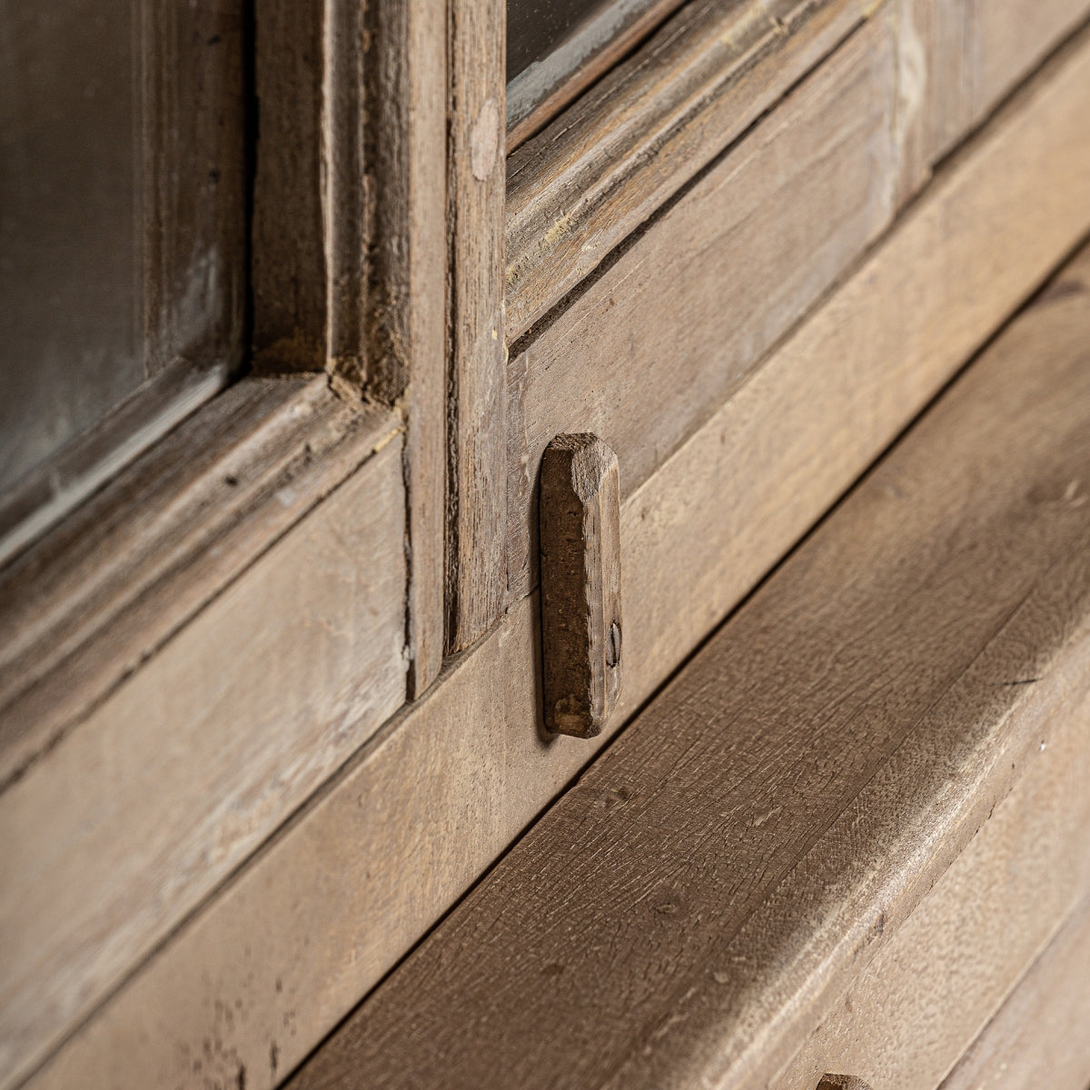 GLASS CABINET