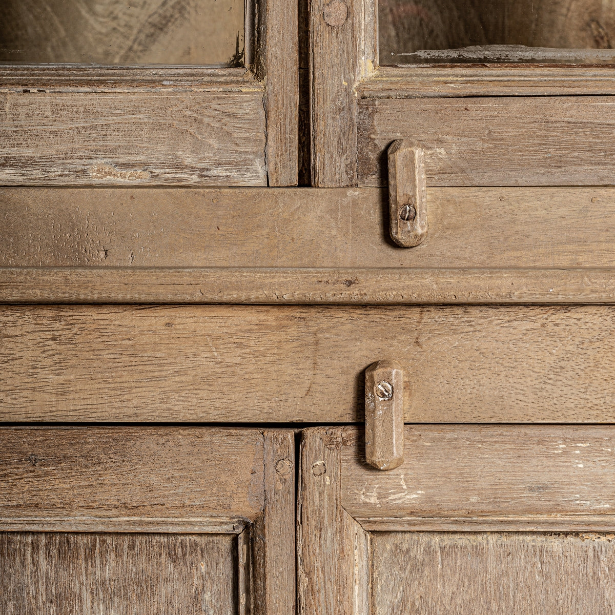 GLASS CABINET