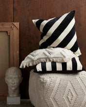 Carica l&#39;immagine nel visualizzatore di Gallery, IZAR cushion