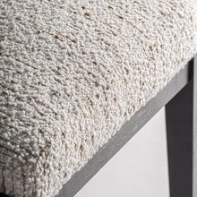 Laden Sie das Bild in den Galerie-Viewer, Upholstered armchair