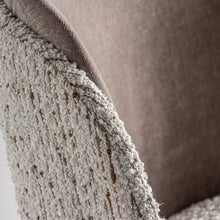 Laden Sie das Bild in den Galerie-Viewer, Upholstered armchair