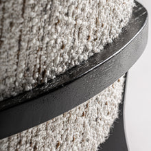 Laden Sie das Bild in den Galerie-Viewer, Upholstered armchair