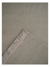 Laden Sie das Bild in den Galerie-Viewer, Pastoral Unity Green hand-woven rug – detail 3 | Linie Design at Bois Blanc Home, Limassol, Cyprus