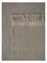 Laden Sie das Bild in den Galerie-Viewer, Pastoral Unity Green hand-woven rug – detail 4 | Linie Design at Bois Blanc Home, Limassol, Cyprus