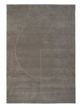Laden Sie das Bild in den Galerie-Viewer, Lineal Poem Grey hand-tufted rug – product photo | Linie Design at Bois Blanc Home, Limassol, Cyprus
