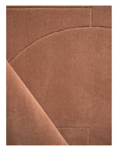 Laden Sie das Bild in den Galerie-Viewer, Lineal Poem Amber hand-tufted rug – close-up of the texture | Linie Design at Bois Blanc Home, Limassol, Cyprus