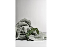 Laden Sie das Bild in den Galerie-Viewer, Zone Classic Towel 100 x 50 cm Dusty Green