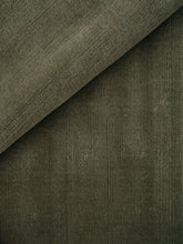 Laden Sie das Bild in den Galerie-Viewer, Halo Cloud Moss loom-knotted rug – detail 3 | Linie Design at Bois Blanc Home, Limassol, Cyprus