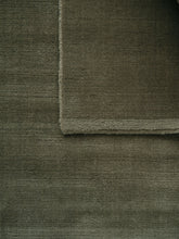 Laden Sie das Bild in den Galerie-Viewer, Halo Cloud Moss loom-knotted rug – detail 6 | Linie Design at Bois Blanc Home, Limassol, Cyprus