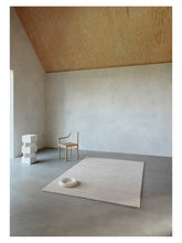 Laden Sie das Bild in den Galerie-Viewer, Halo Cloud Beige loom-knotted rug – styled in a living room | Linie Design at Bois Blanc Home, Limassol, Cyprus