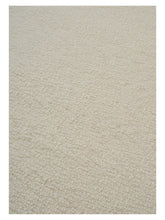 Carica l'immagine nel visualizzatore di Gallery, Pebbled Poem White hand-woven rug – detail 3 | Linie Design at Bois Blanc Home, Limassol, Cyprus