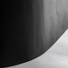 Carica l'immagine nel visualizzatore di Gallery, Mango Oval Dining Table