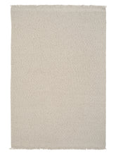 Laden Sie das Bild in den Galerie-Viewer, Blonde Maze Beige hand-knotted sumac rug – product photo | Linie Design at Bois Blanc Home, Limassol, Cyprus
