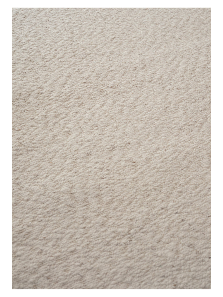 Blonde Maze Beige hand-knotted sumac rug – close-up of the texture | Linie Design at Bois Blanc Home, Limassol, Cyprus