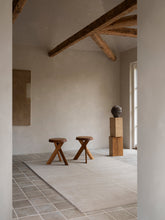 Carica l'immagine nel visualizzatore di Gallery, Faded Noren Cream loom-knotted rug – detail 3 | Linie Design at Bois Blanc Home, Limassol, Cyprus