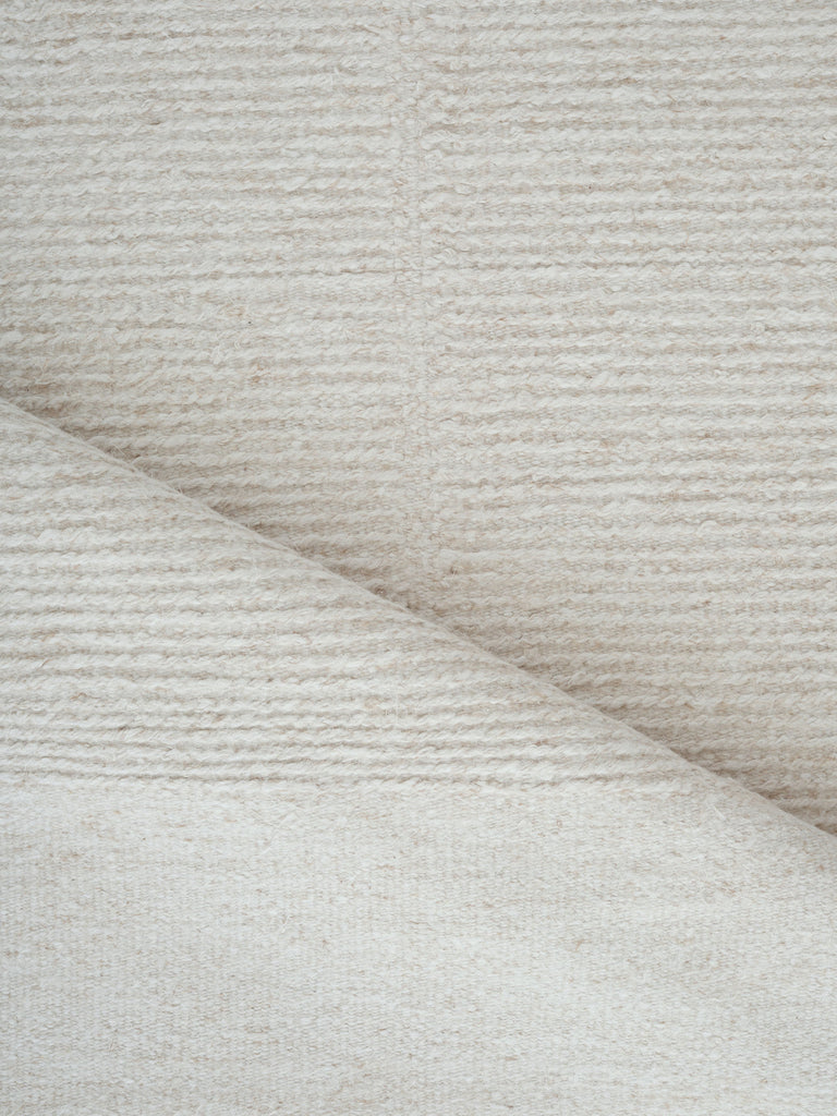 Loop Kaze Beige hand-woven rug – detail 3 | Linie Design at Bois Blanc Home, Limassol, Cyprus