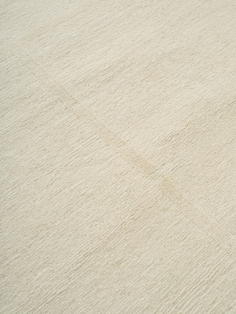 Calm Seki White hand-knotted rug – detail 3 | Linie Design at Bois Blanc Home, Limassol, Cyprus