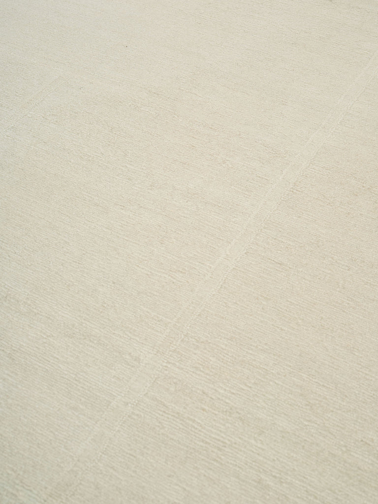 Calm Seki White hand-knotted rug – detail 4 | Linie Design at Bois Blanc Home, Limassol, Cyprus