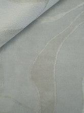 Laden Sie das Bild in den Galerie-Viewer, Aquaverse Mint hand-knotted rug – detail 5 | Linie Design at Bois Blanc Home, Limassol, Cyprus