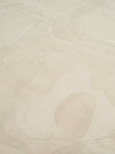 Laden Sie das Bild in den Galerie-Viewer, Aquaverse Beige hand-knotted rug – detail 3 | Linie Design at Bois Blanc Home, Limassol, Cyprus