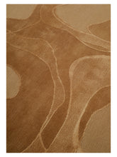 Laden Sie das Bild in den Galerie-Viewer, Aquaverse Ochre hand-knotted rug – detail 3 | Linie Design at Bois Blanc Home, Limassol, Cyprus