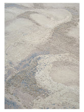 Laden Sie das Bild in den Galerie-Viewer, Tidal Cloud Beige hand-knotted rug – detail 2 | Linie Design at Bois Blanc Home, Limassol, Cyprus