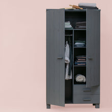 Laden Sie das Bild in den Galerie-Viewer, DENNIS WARDROBE WITH DRAWERS PINE STEEL GREY [fsc]