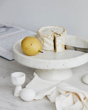 Laden Sie das Bild in den Galerie-Viewer, IMATRA DISH ON BASE, WHITE MARBLE