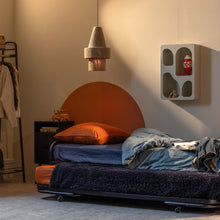 Laden Sie das Bild in den Galerie-Viewer, LUCY SINGLE TRUNDLE BED METAL BLACK 90x200CM