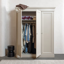 Laden Sie das Bild in den Galerie-Viewer, OLIVIA WARDROBE PINE DUST [fsc]