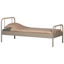 Laden Sie das Bild in den Galerie-Viewer, MATA SINGLE BED METAL SAND 90x200CM