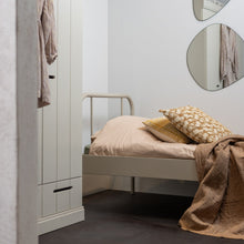 Laden Sie das Bild in den Galerie-Viewer, MATA SINGLE BED METAL SAND 90x200CM