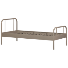 Laden Sie das Bild in den Galerie-Viewer, MATA SINGLE BED METAL SAND 90x200CM